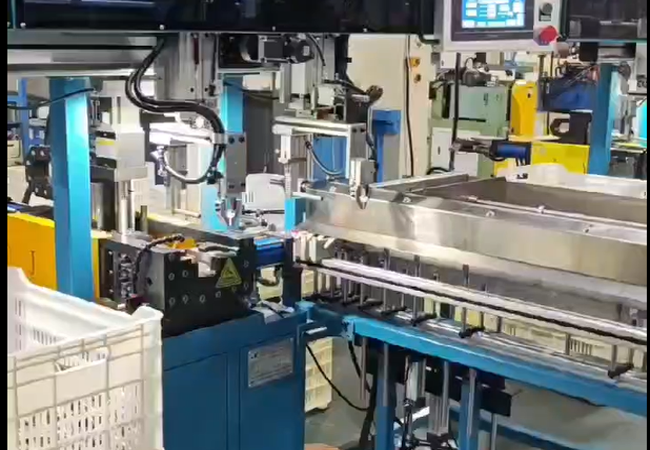 自动上下料墩头机